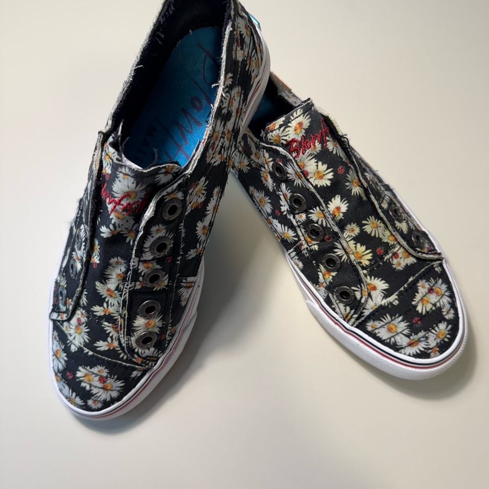Blowfish Black Daisy Print Sneakers